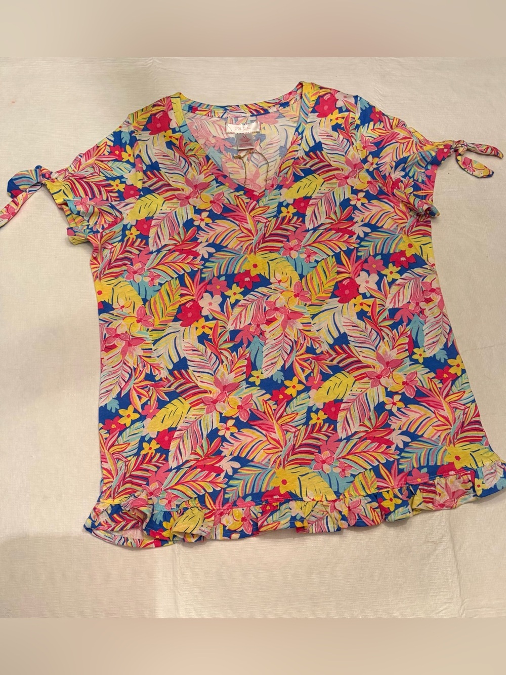 NWT Tropical Floral V-Neck Short Sleeve Top in Blue Multi
